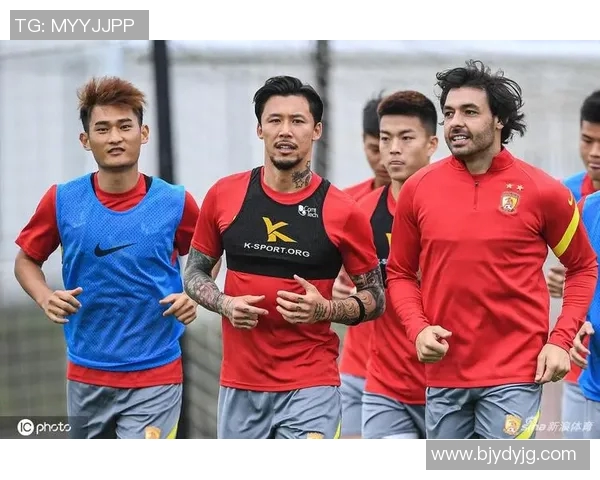 小鹏足球球星卡社2号限量版发布 引领球迷收藏新风潮 小鹏足球球星卡社2号限量版发布 引领球迷收藏新风潮